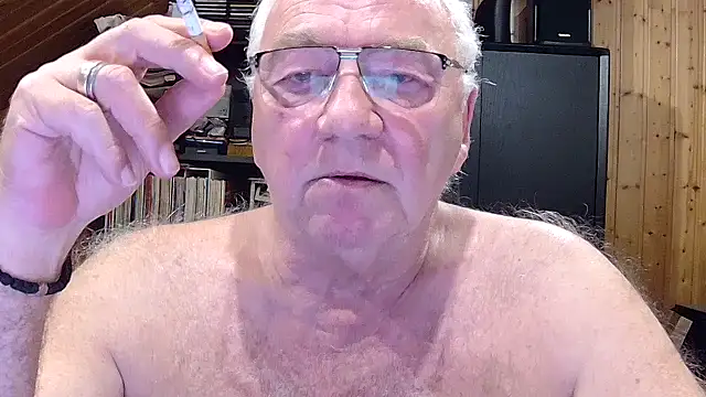 Snapshot of biggandybig chatting on 04.01.26 biggandybig online show from 04.01.26