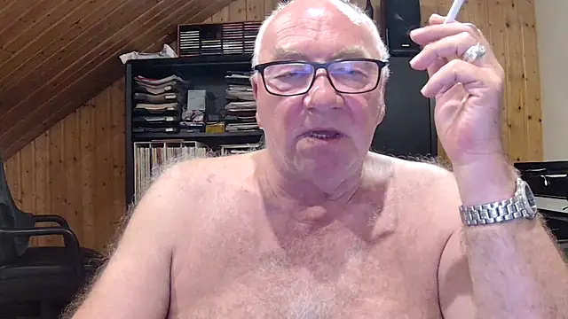Snapshot of biggandybig chatting on 04.18.26 biggandybig online show from 04.18.26