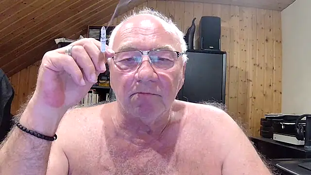 Snapshot of biggandybig chatting on 05.02.26 biggandybig online show from 05.02.26