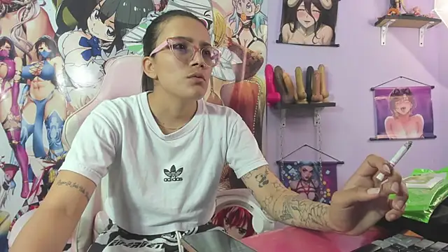 Snapshot of Yaumiko chatting on 10.30.25 Yaumiko online show from 10.30.25