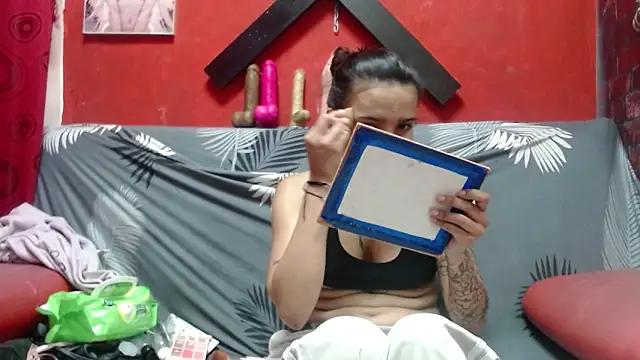 Snapshot of Yaumiko chatting on 11.08.25 Yaumiko online show from 11.08.25