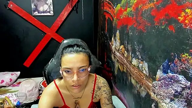 Snapshot of Yaumiko chatting on 12.16.25 Yaumiko online show from 12.16.25