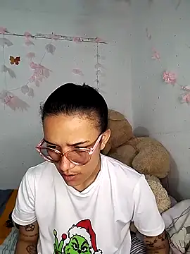 Snapshot of Yaumiko chatting on 02.05.26 Yaumiko online show from 02.05.26