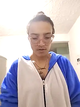 Snapshot of Yaumiko chatting on 03.18.26 Yaumiko online show from 03.18.26