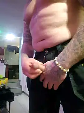 Snapshot of RomWoolf chatting on 01.14.25 RomWoolf online show from 01.14.25