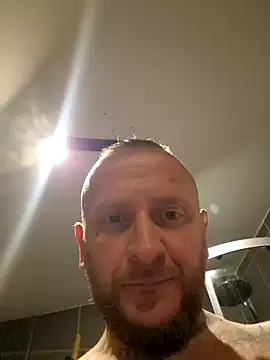 Snapshot of RomWoolf chatting on 02.14.25 RomWoolf online show from 02.14.25