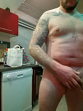 Snapshot of RomWoolf chatting on 03.05.25 RomWoolf online show from 03.05.25