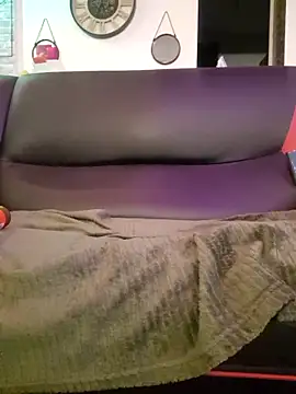 Snapshot of RomWoolf chatting on 03.11.25 RomWoolf online show from 03.11.25