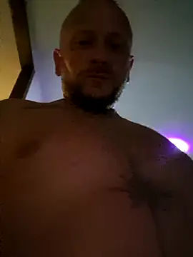 Snapshot of RomWoolf chatting on 09.17.25 RomWoolf online show from 09.17.25