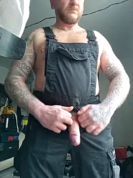 Snapshot of RomWoolf chatting on 03.02.26 RomWoolf online show from 03.02.26