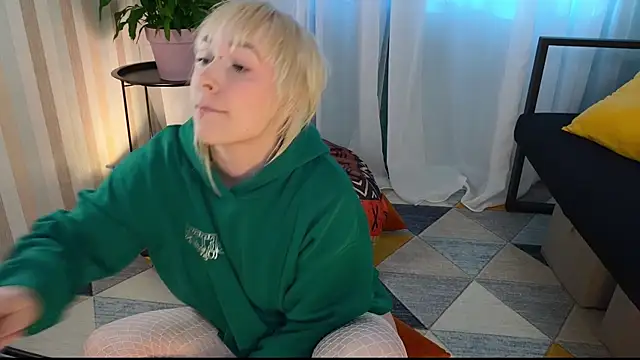 Snapshot of EmmyAmbros chatting on 07.17.26 EmmyAmbros online show from 07.17.26