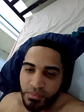 Snapshot of luismanuel_1998 chatting on 11.30.25 luismanuel 1998 online show from 11.30.25