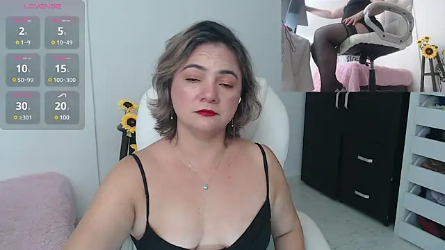 Snapshot of ana_milf chatting on 12.11.24 ana milf online show from 12.11.24