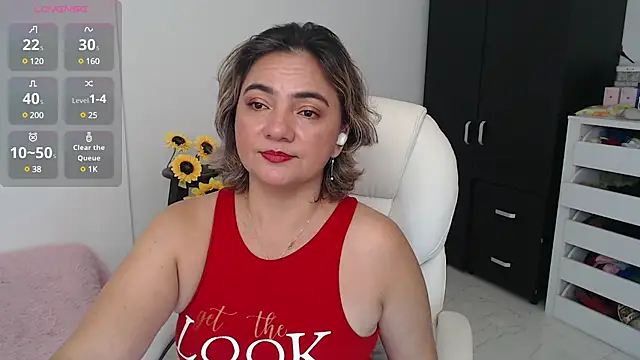 Snapshot of ana_milf chatting on 12.13.24 ana milf online show from 12.13.24