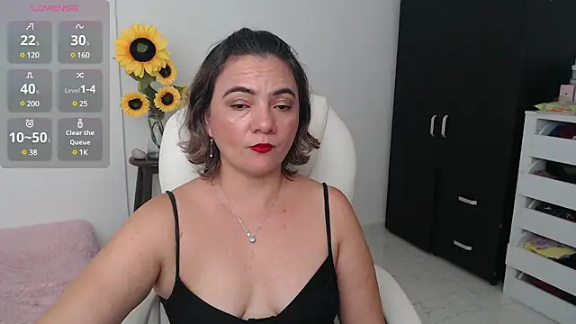 Snapshot of ana_milf chatting on 12.16.24 ana milf online show from 12.16.24