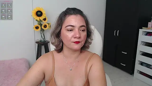 Snapshot of ana_milf chatting on 12.20.24 ana milf online show from 12.20.24