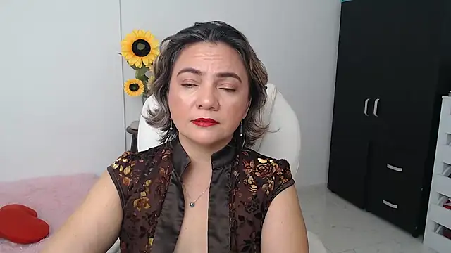 Snapshot of ana_milf chatting on 12.22.24 ana milf online show from 12.22.24