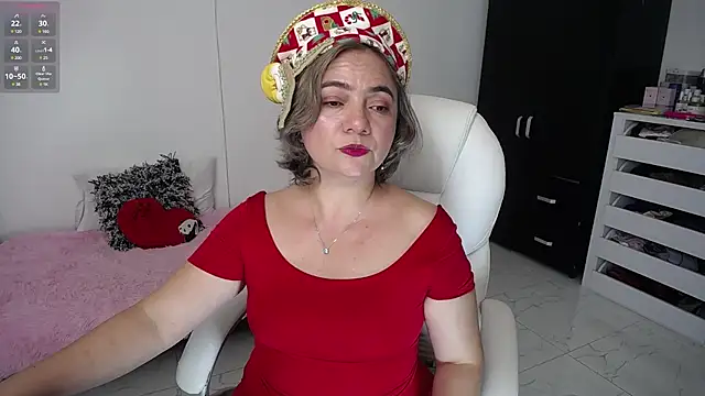 Snapshot of ana_milf chatting on 12.24.24 ana milf online show from 12.24.24