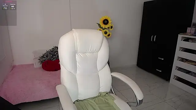 Snapshot of ana_milf chatting on 12.26.24 ana milf online show from 12.26.24