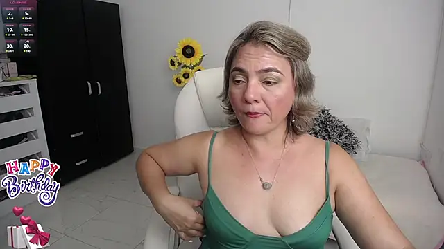 Snapshot of ana_milf chatting on 01.11.25 ana milf online show from 01.11.25
