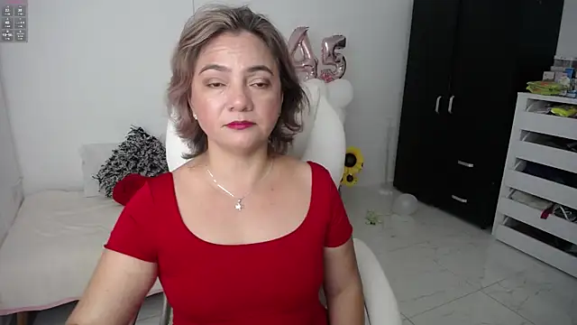 Snapshot of ana_milf chatting on 01.21.25 ana milf online show from 01.21.25