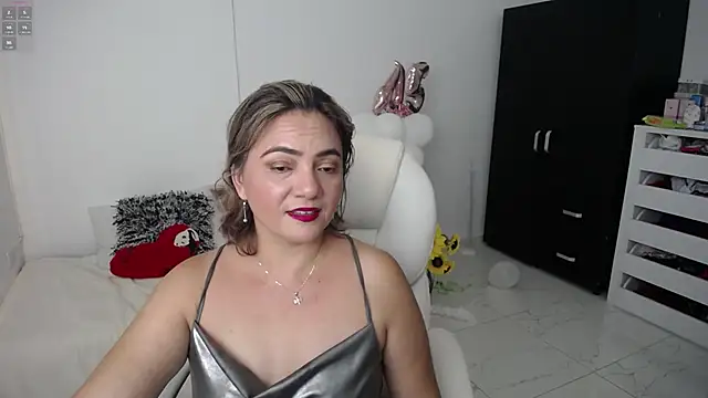 Snapshot of ana_milf chatting on 02.02.25 ana milf online show from 02.02.25