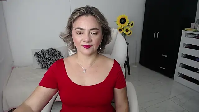 Snapshot of ana_milf chatting on 02.06.25 ana milf online show from 02.06.25