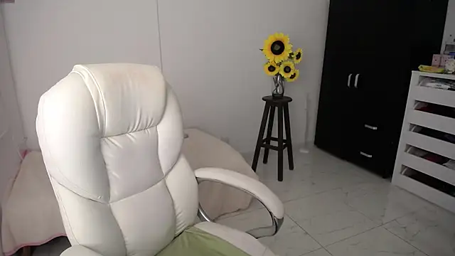 Snapshot of ana_milf chatting on 02.07.25 ana milf online show from 02.07.25