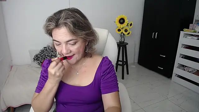 Snapshot of ana_milf chatting on 02.08.25 ana milf online show from 02.08.25