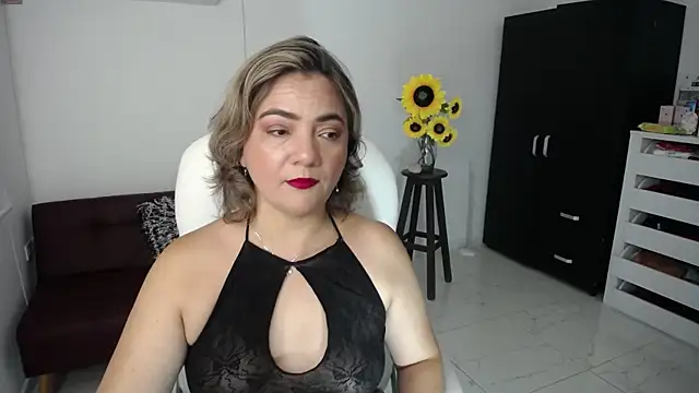 Snapshot of ana_milf chatting on 02.09.25 ana milf online show from 02.09.25