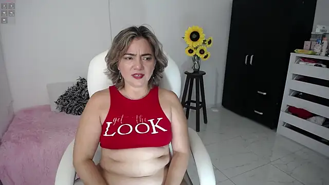Snapshot of ana_milf chatting on 02.11.25 ana milf online show from 02.11.25