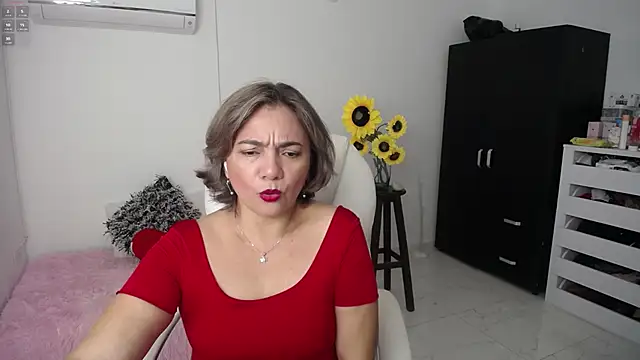 Snapshot of ana_milf chatting on 02.15.25 ana milf online show from 02.15.25