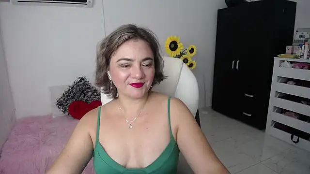Snapshot of ana_milf chatting on 02.20.25 ana milf online show from 02.20.25