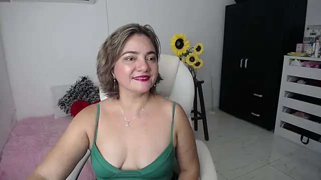 Snapshot of ana_milf chatting on 02.20.25 ana milf online show from 02.20.25