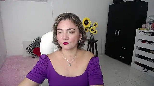 Snapshot of ana_milf chatting on 02.21.25 ana milf online show from 02.21.25