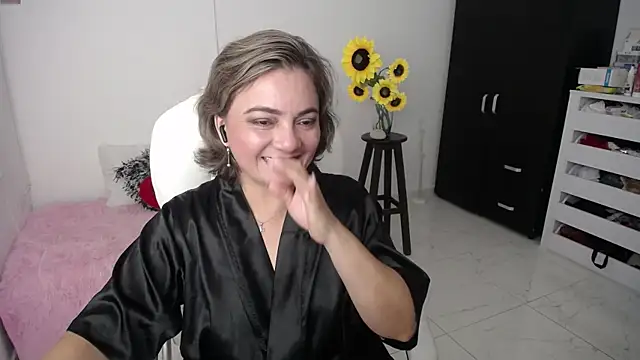 Snapshot of ana_milf chatting on 02.22.25 ana milf online show from 02.22.25