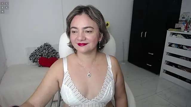 Snapshot of ana_milf chatting on 03.05.25 ana milf online show from 03.05.25