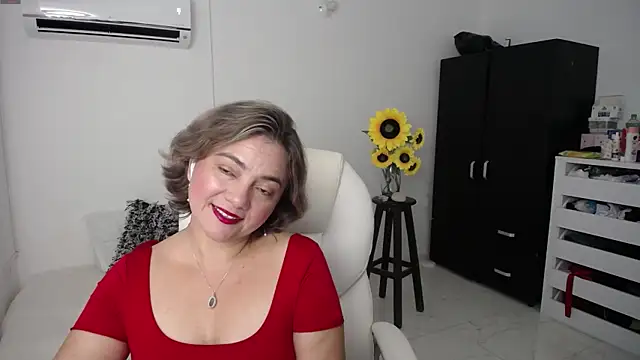 Snapshot of ana_milf chatting on 03.06.25 ana milf online show from 03.06.25