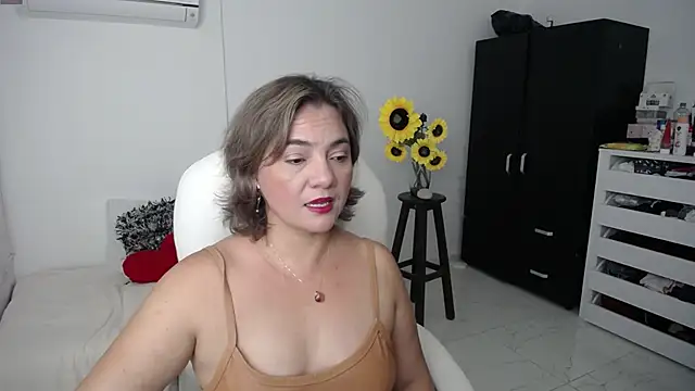 Snapshot of ana_milf chatting on 03.13.25 ana milf online show from 03.13.25