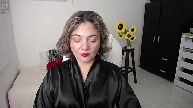 Snapshot of ana_milf chatting on 03.15.25 ana milf online show from 03.15.25