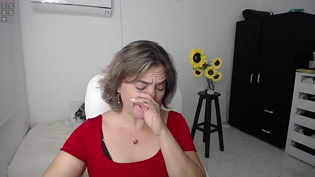 Snapshot of ana_milf chatting on 03.17.25 ana milf online show from 03.17.25