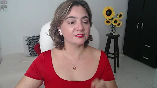 Snapshot of ana_milf chatting on 03.20.25 ana milf online show from 03.20.25