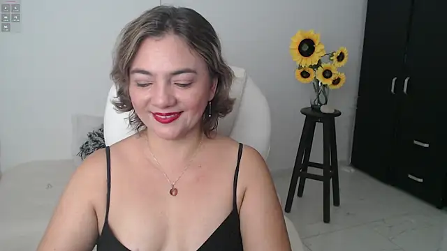 Snapshot of ana_milf chatting on 03.21.25 ana milf online show from 03.21.25