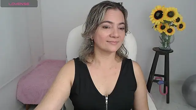 Snapshot of ana_milf chatting on 10.03.25 ana milf online show from 10.03.25