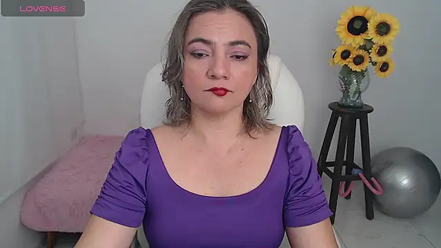 Snapshot of ana_milf chatting on 10.05.25 ana milf online show from 10.05.25