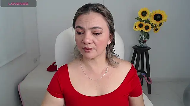 Snapshot of ana_milf chatting on 10.08.25 ana milf online show from 10.08.25
