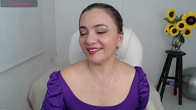 Snapshot of ana_milf chatting on 10.13.25 ana milf online show from 10.13.25