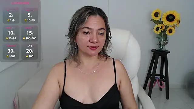 Snapshot of ana_milf chatting on 10.19.25 ana milf online show from 10.19.25