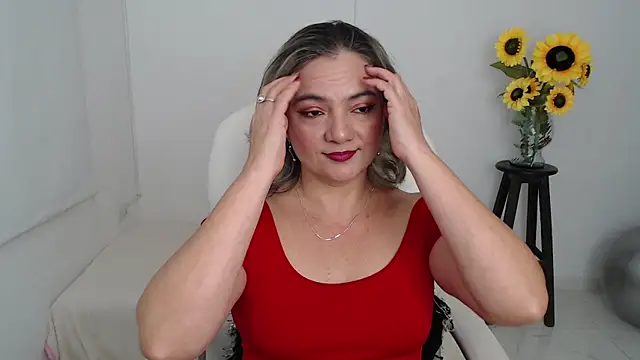 Snapshot of ana_milf chatting on 10.24.25 ana milf online show from 10.24.25