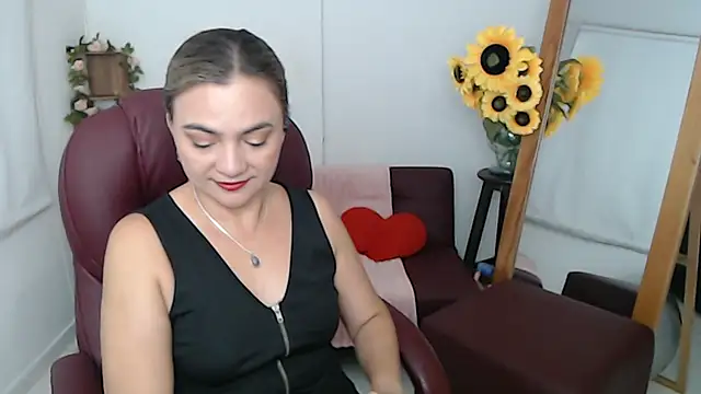 Snapshot of ana_milf chatting on 06.14.26 ana milf online show from 06.14.26
